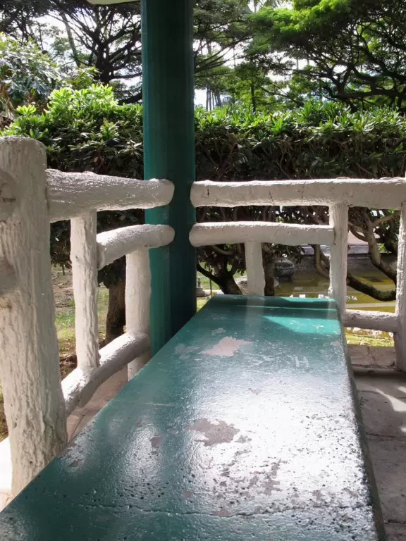 Japanese, Chinese, and Hawaiian gardens where you can wait peacefully for your flight!