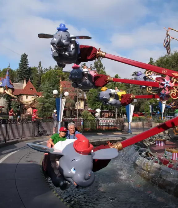 Amusement park, or theme park, where you can be amazed nonstop for 14 hours or more!!