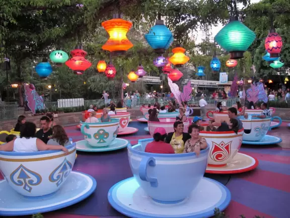 Amusement park, or theme park, where you can be amazed nonstop for 14 hours or more!!