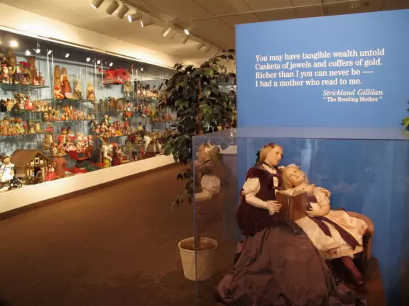 Museum with thousands of dolls and teddy bears arranged beautifully in glass display cases. Some delight you with memories from your childhood!