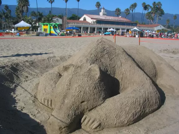 A wide sandy beach that's fun for kids! Wonderful for a long walk around the red cliffs.