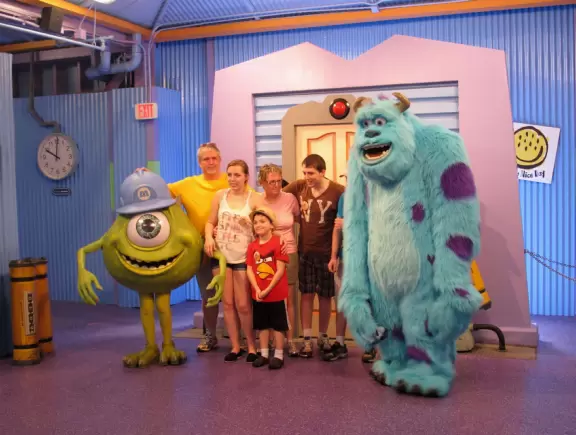 Beautiful theme park with art deco buildings and California-style palms, and the amazing Star Wars land.