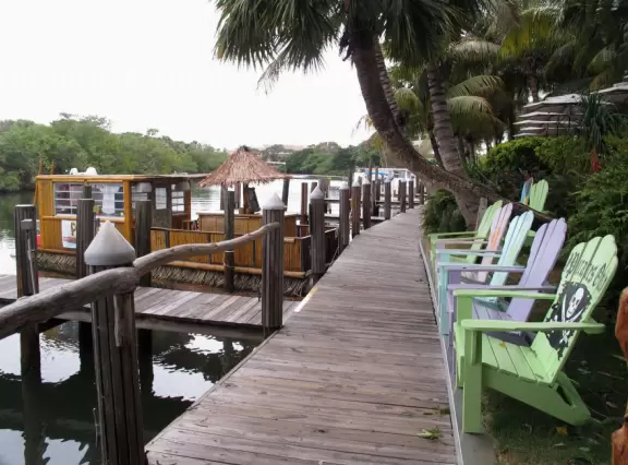 Places to eat and drink with tons of atmosphere and mostly on the intracoastal waterway.