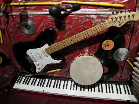 Small museum that holds kids' attention- fun for all ages. Robert Ripley traveled to 201 countries and collected odd artifacts.