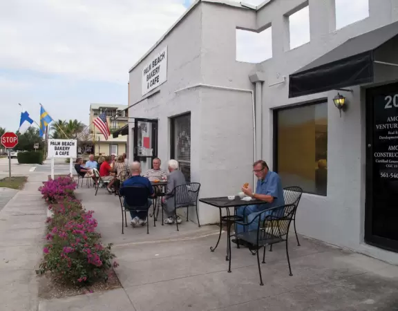 A cute little town by the sea with a great Finnish bakery!