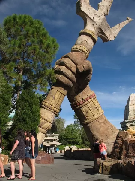 The lands in this theme park are a work of art, and full of atmosphere. Fun rides for kids aged 4 and up.