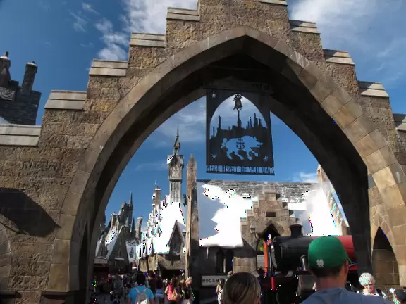 The lands in this theme park are a work of art, and full of atmosphere. Fun rides for kids aged 4 and up.