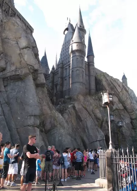 The lands in this theme park are a work of art, and full of atmosphere. Fun rides for kids aged 4 and up.