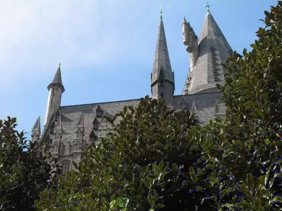 The lands in this theme park are a work of art, and full of atmosphere. Fun rides for kids aged 4 and up.