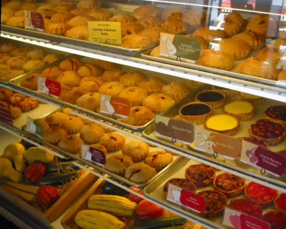 There's a really cool feeling at the Inner Sunset Neighborhood. Also, it's close to the beach, and to Golden Gate Park.