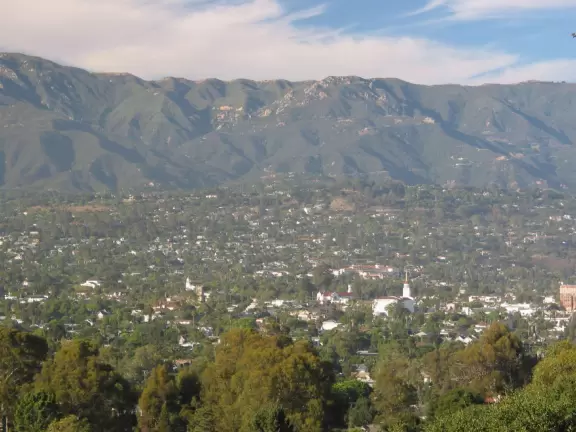 A drive over Santa Barbara Heights affords stunning views of the ocean when southbound, or spectular views of downtown, the riviera, and the Santa Ynez mountains when northbound.