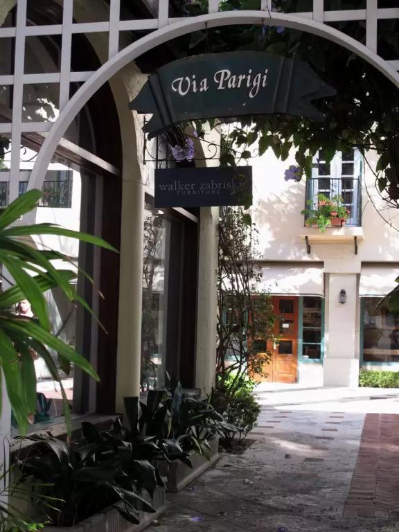 A sumptuous street with Spanish archways and courtyards and unique shops for the extremely rich.