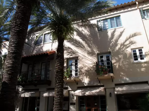 A sumptuous street with Spanish archways and courtyards and unique shops for the extremely rich.