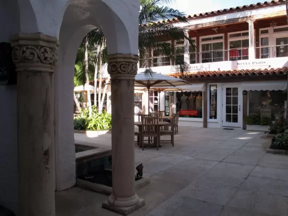 A sumptuous street with Spanish archways and courtyards and unique shops for the extremely rich.
