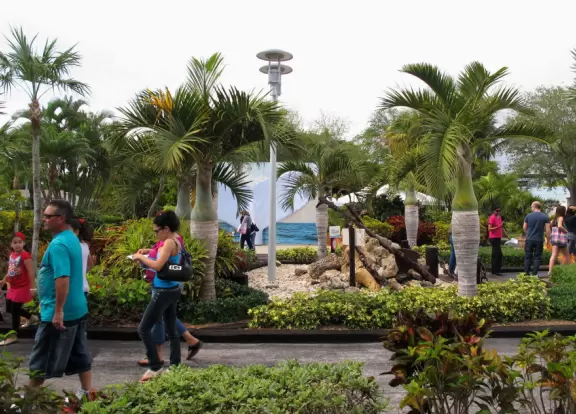 Concrete jungle aquarium with only one nice area- we did not enjoy ourselves here.