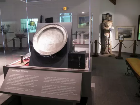 Gorgeous location with observation deck over the beach and views of intracoastal waterway, but its museum is too dusty/ moldy to stand.
