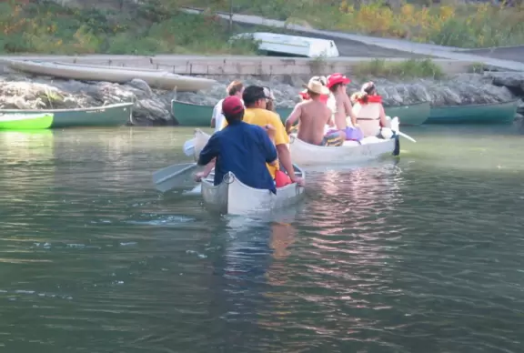 Canoe down the lazy Russian River, passing majestic redwoods and sunny hills covered in vineyards.
