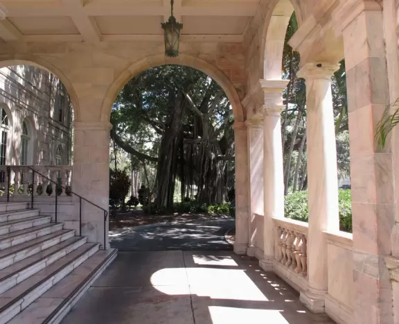 Tiny public honors college in Ringling's former estate on the bay.