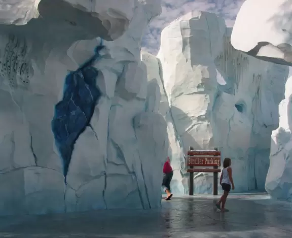 Beautiful park with great rollercoaster rides and amazing aquariums.