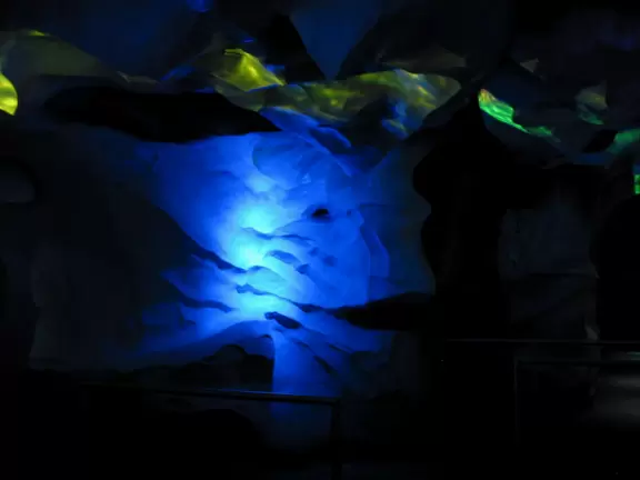 Beautiful park with great rollercoaster rides and amazing aquariums.