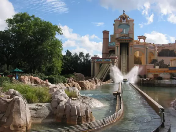 Beautiful park with great rollercoaster rides and amazing aquariums.