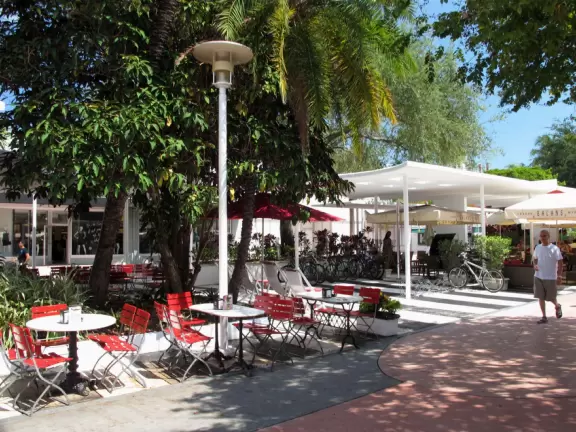 Gorgeous pedestrian-only street with exquisite tropical landscaping and sidewalk cafes galore.
