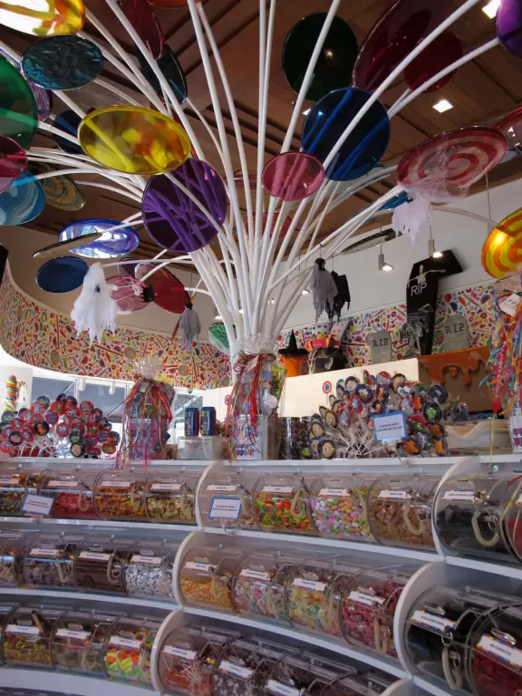 Gorgeous pedestrian-only street with exquisite tropical landscaping and sidewalk cafes galore.